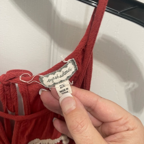 Eyeshadow Red Asymmetrical Ruffled Tank Top - Picture 4 of 10